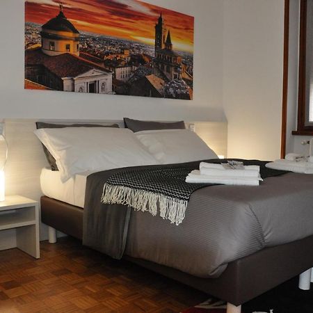 CityWalls Guest House Bergamo Esterno foto
