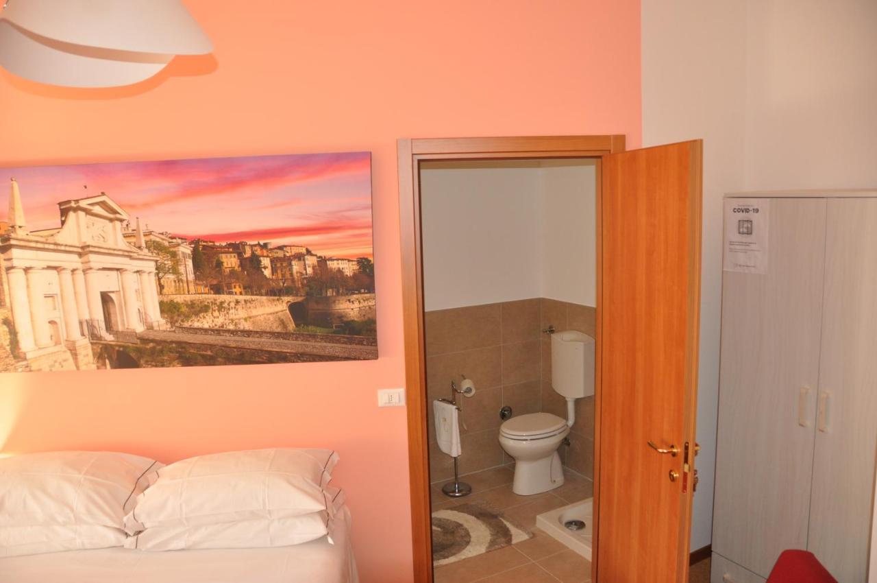 CityWalls Guest House Bergamo Esterno foto