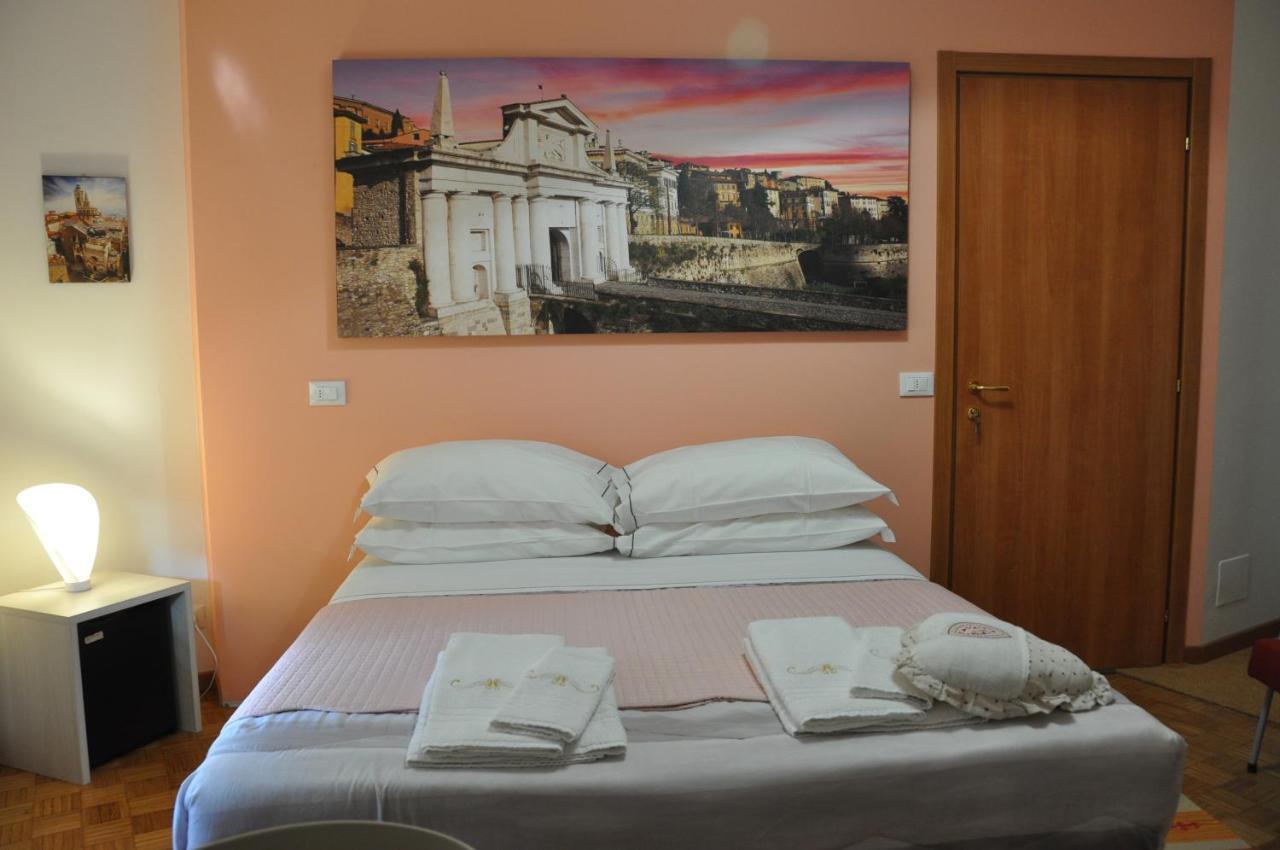CityWalls Guest House Bergamo Esterno foto