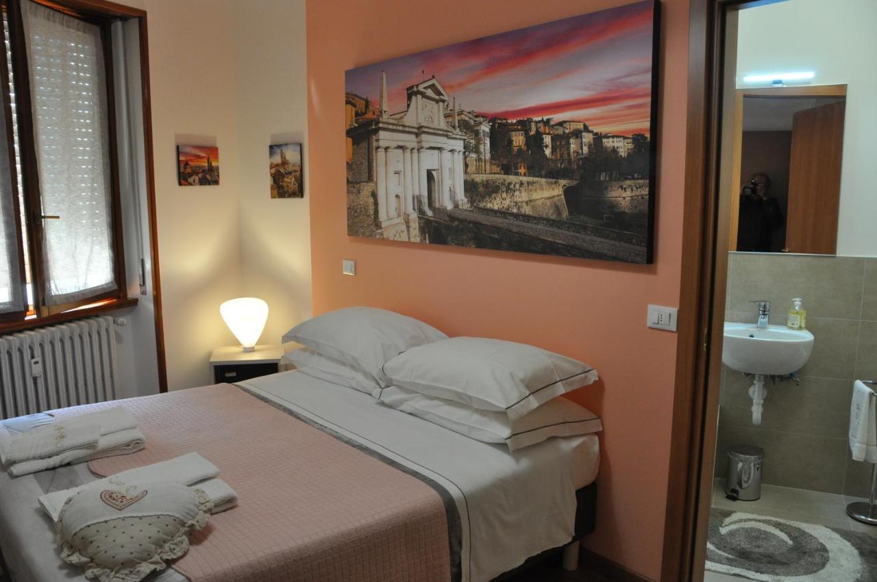 CityWalls Guest House Bergamo Esterno foto
