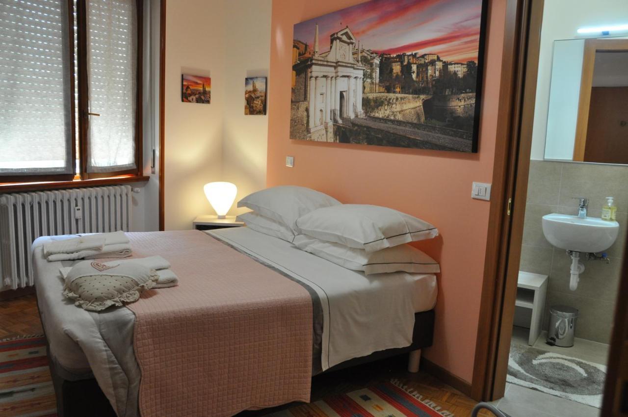 CityWalls Guest House Bergamo Esterno foto