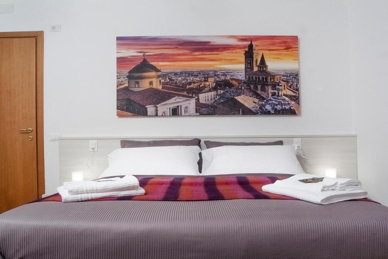 CityWalls Guest House Bergamo Esterno foto
