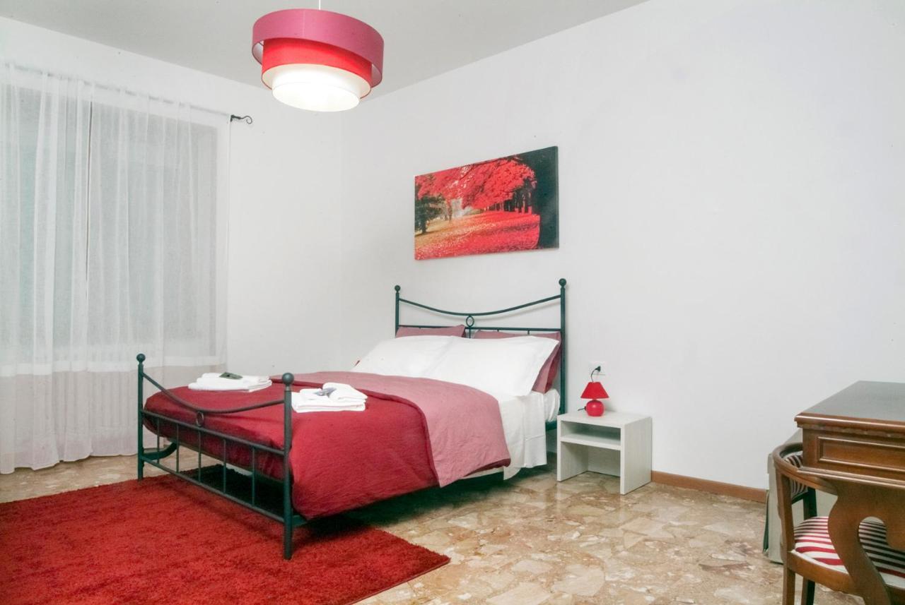 CityWalls Guest House Bergamo Esterno foto