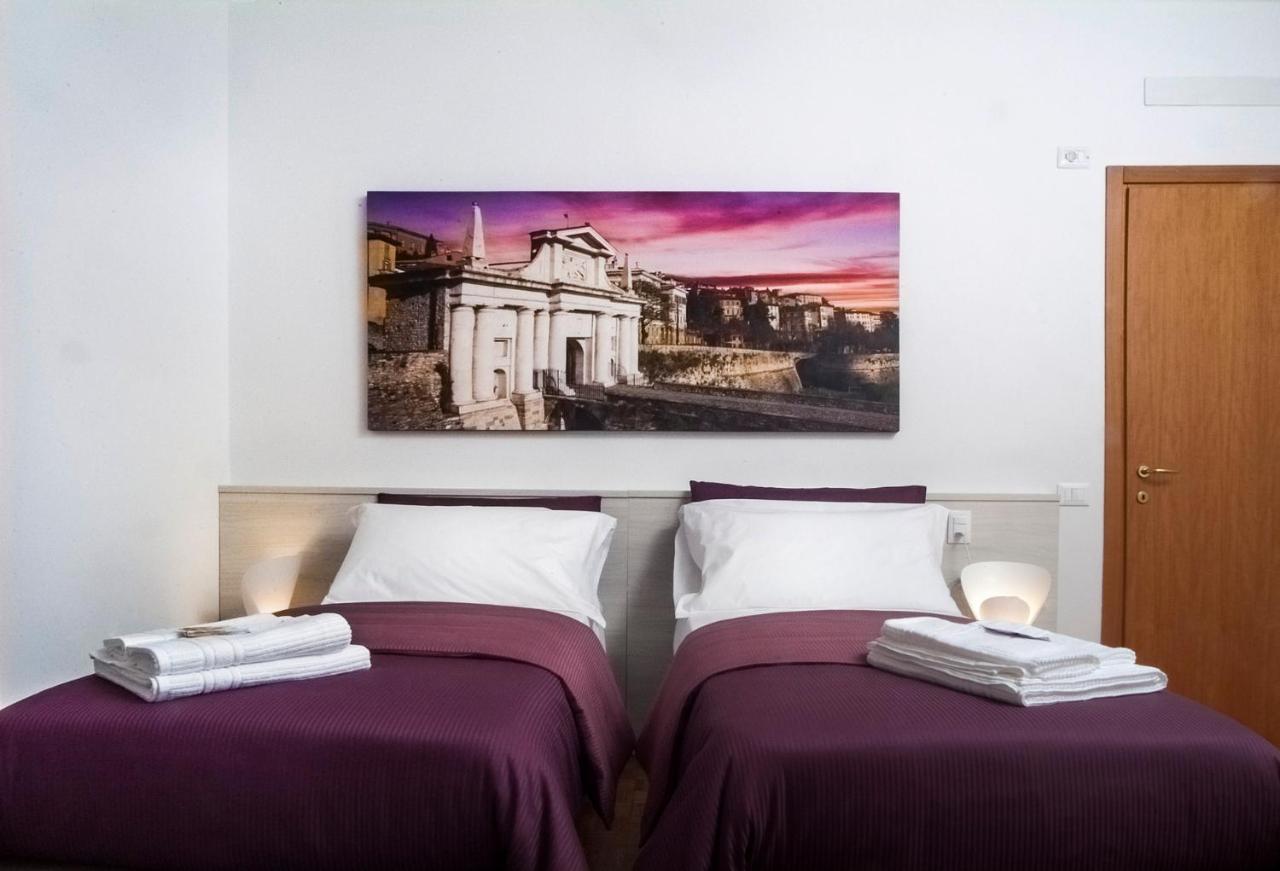 CityWalls Guest House Bergamo Esterno foto