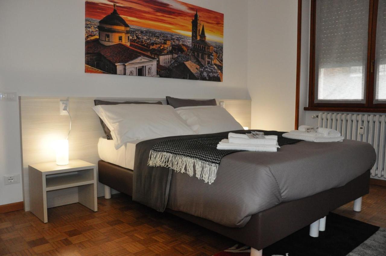 CityWalls Guest House Bergamo Esterno foto
