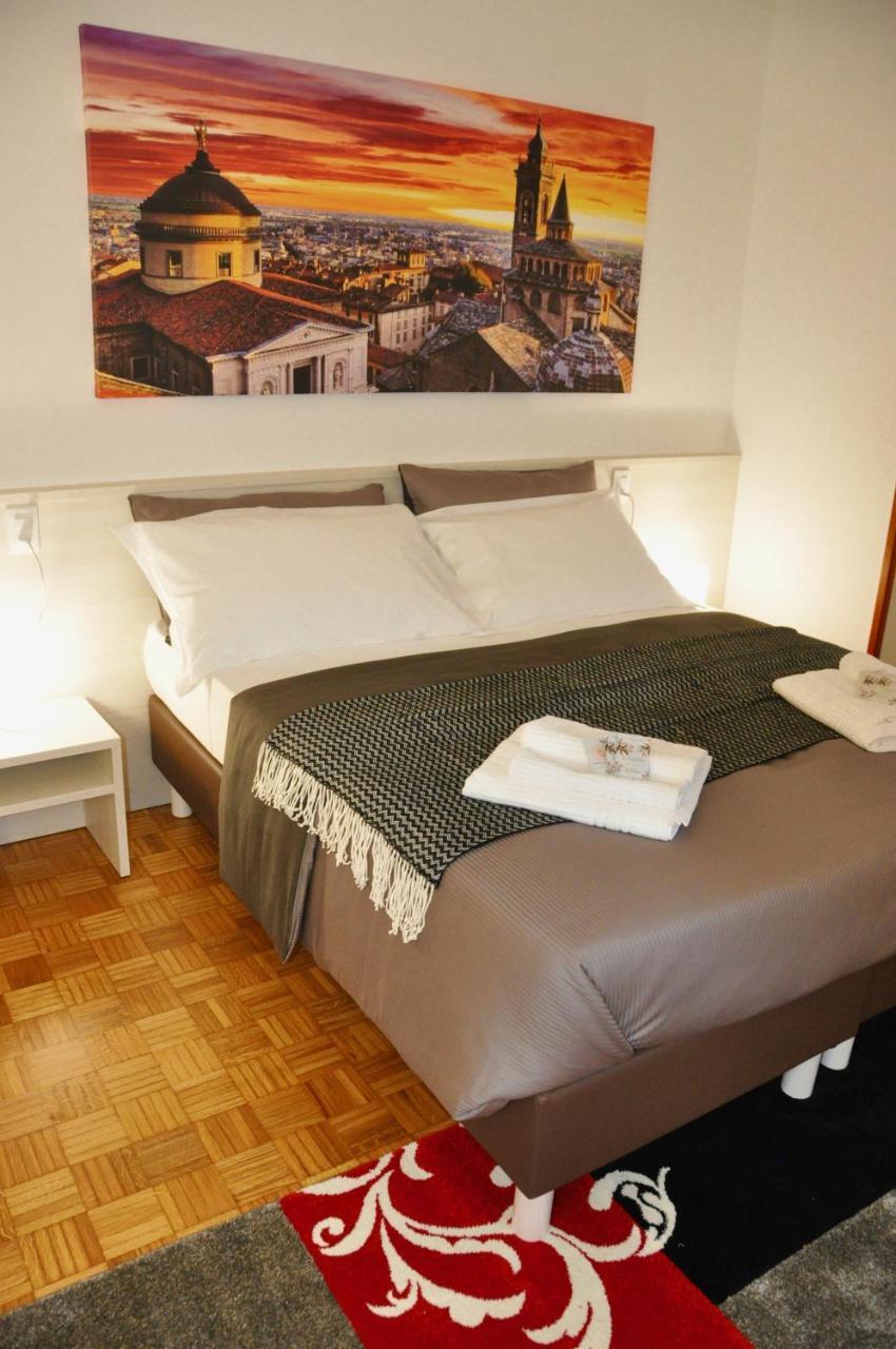 CityWalls Guest House Bergamo Esterno foto