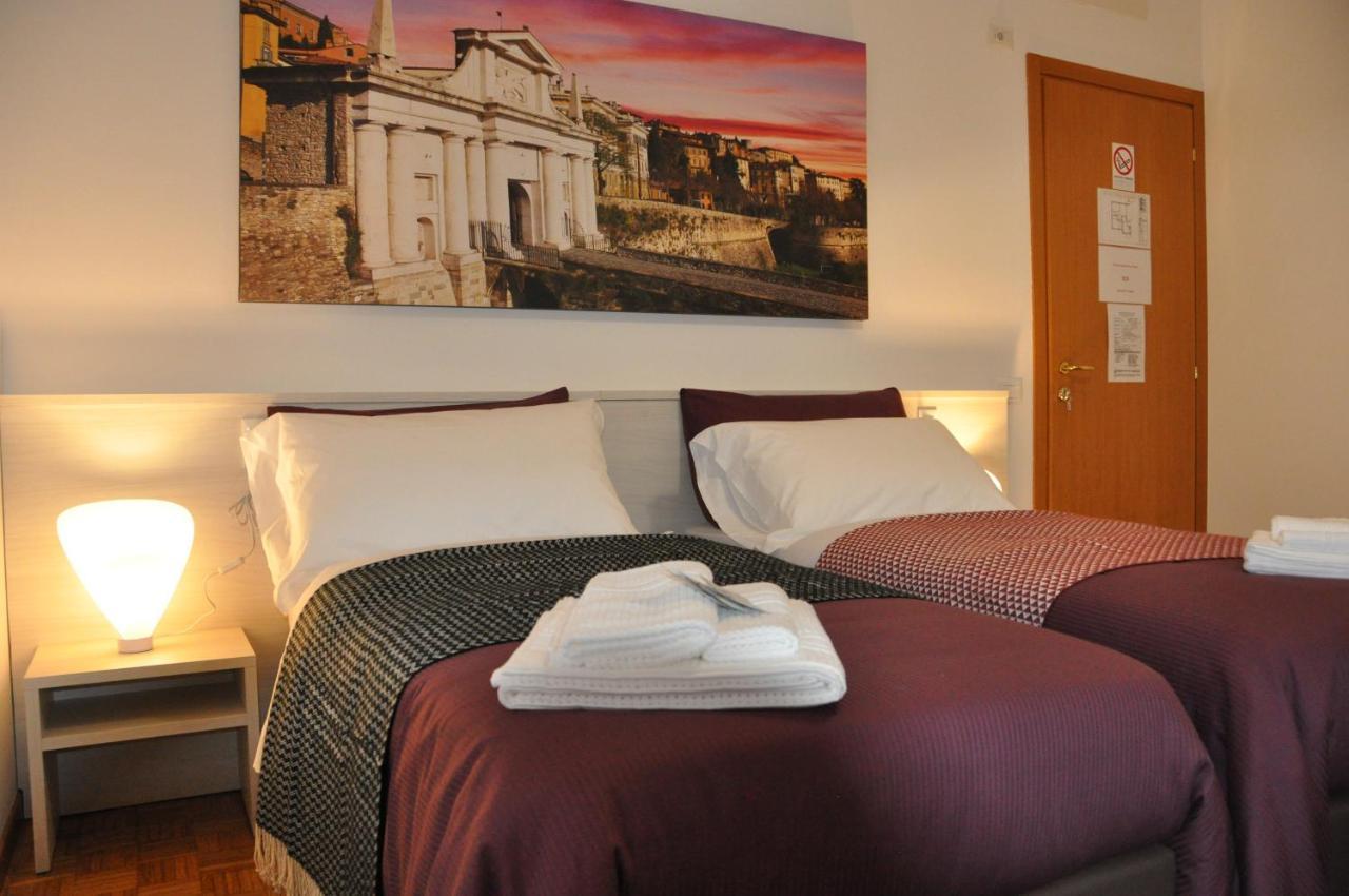 CityWalls Guest House Bergamo Esterno foto