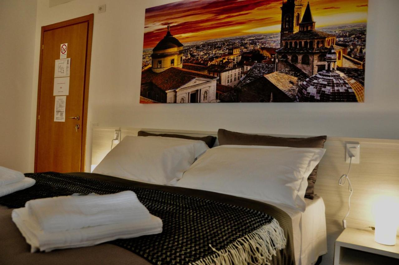CityWalls Guest House Bergamo Esterno foto