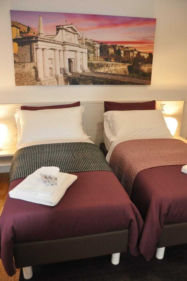 CityWalls Guest House Bergamo Esterno foto